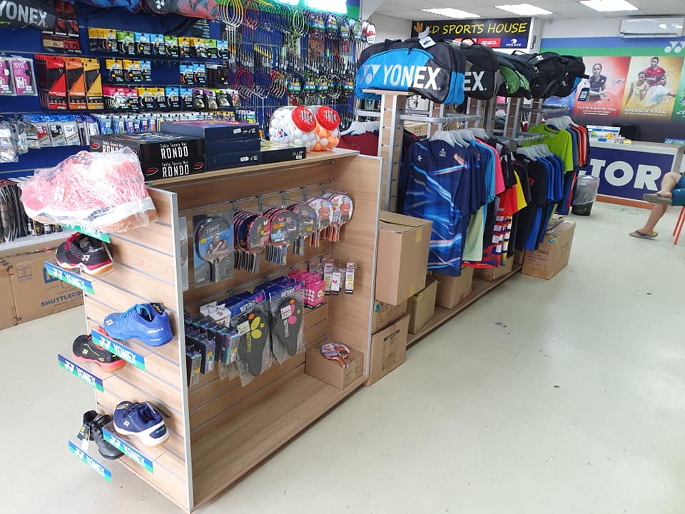 retail display for sporting goods badminton racquets