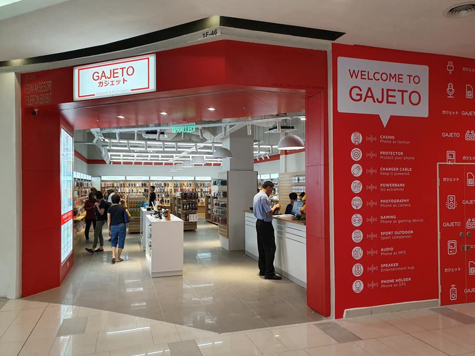 eye-catching red-white themed gajeto storefront display