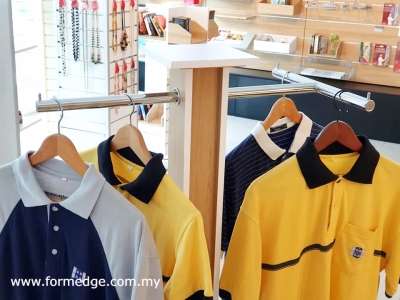 Using Slatwall Wall-Mounted Displays in your Clothing and Apparel Store